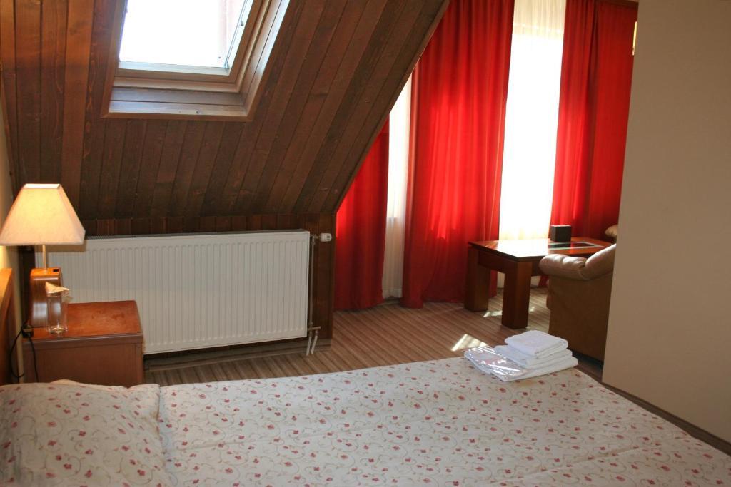 Family Hotel Zora Razlog Room photo