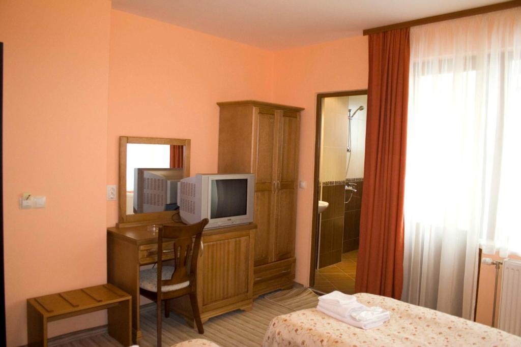 Family Hotel Zora Razlog Room photo